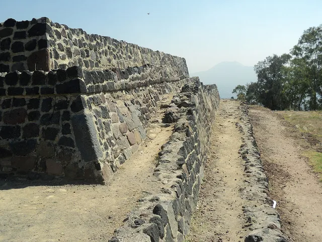Nota sobre Zona Arqueológica de Las Cuarenta Casas, Chihuahua