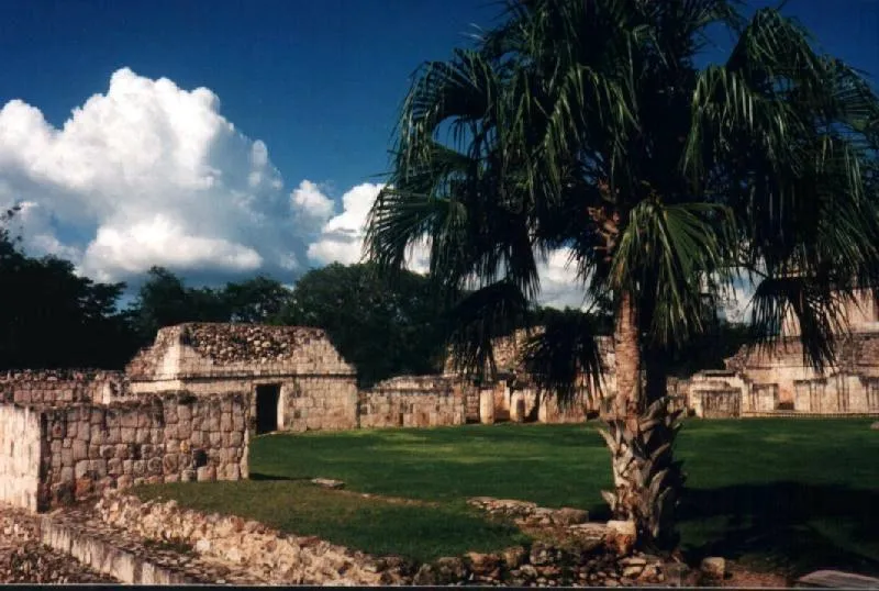 Nota sobre Sitio arqueológico de Xlapak, Yucatán