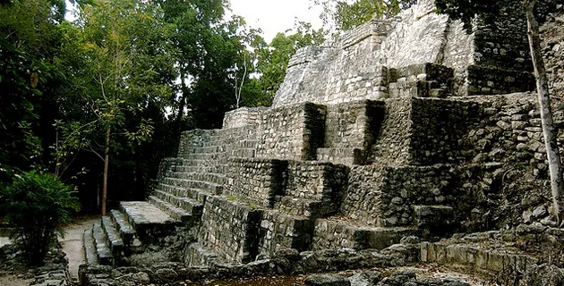Nota sobre Zona arqueológica de Balamkú, Campeche