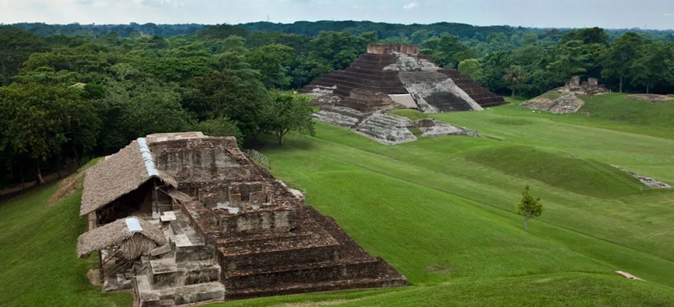 Nota sobre Comalcalco, entrada al mundo maya