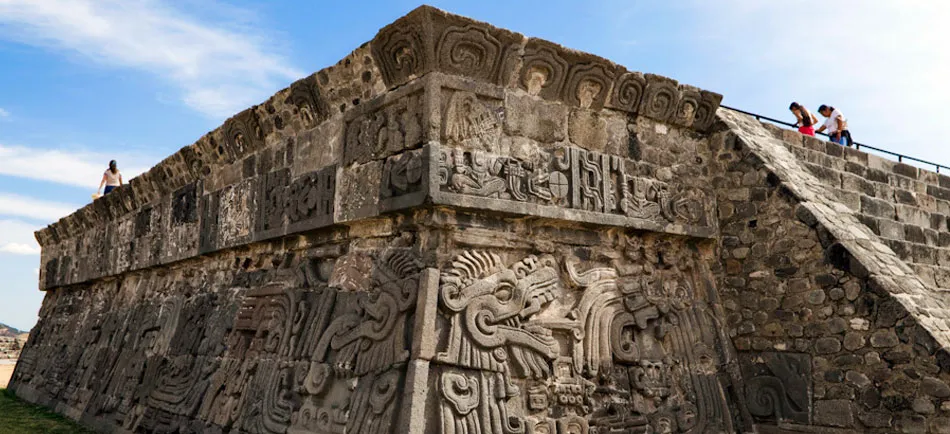 Nota sobre Explorando el sitio arqueológico de Xochicalco