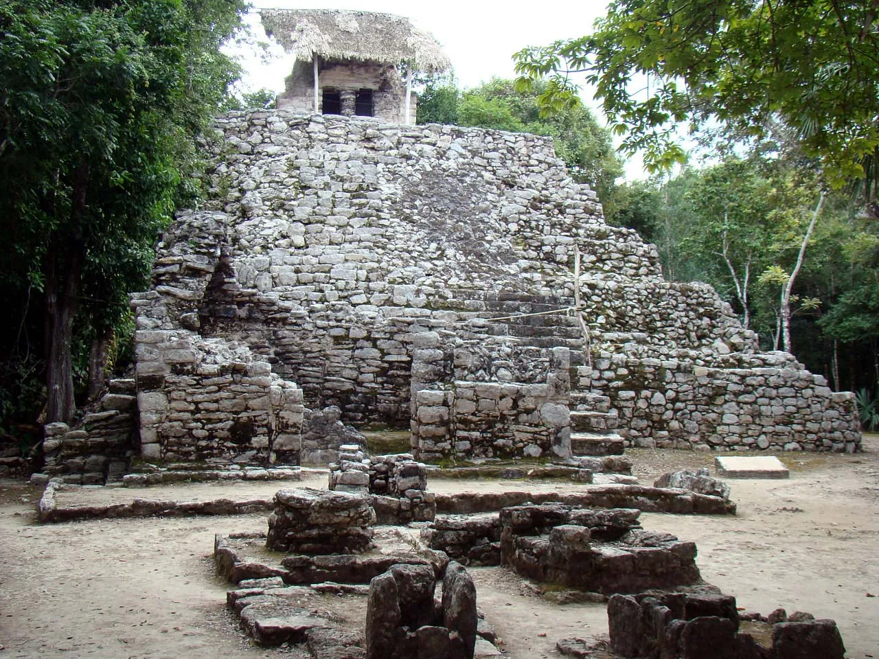 Nota sobre Santa Cecilia Acatitlán, un impresionante centro ritual en el Estado de México