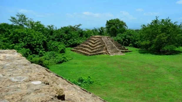 Nota sobre Zonas arqueológica de Chicanná, Yucatán