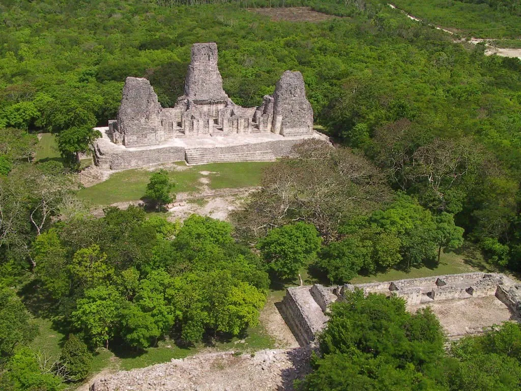 Nota sobre Palizada y sitio arqueológico de Becán en Campeche