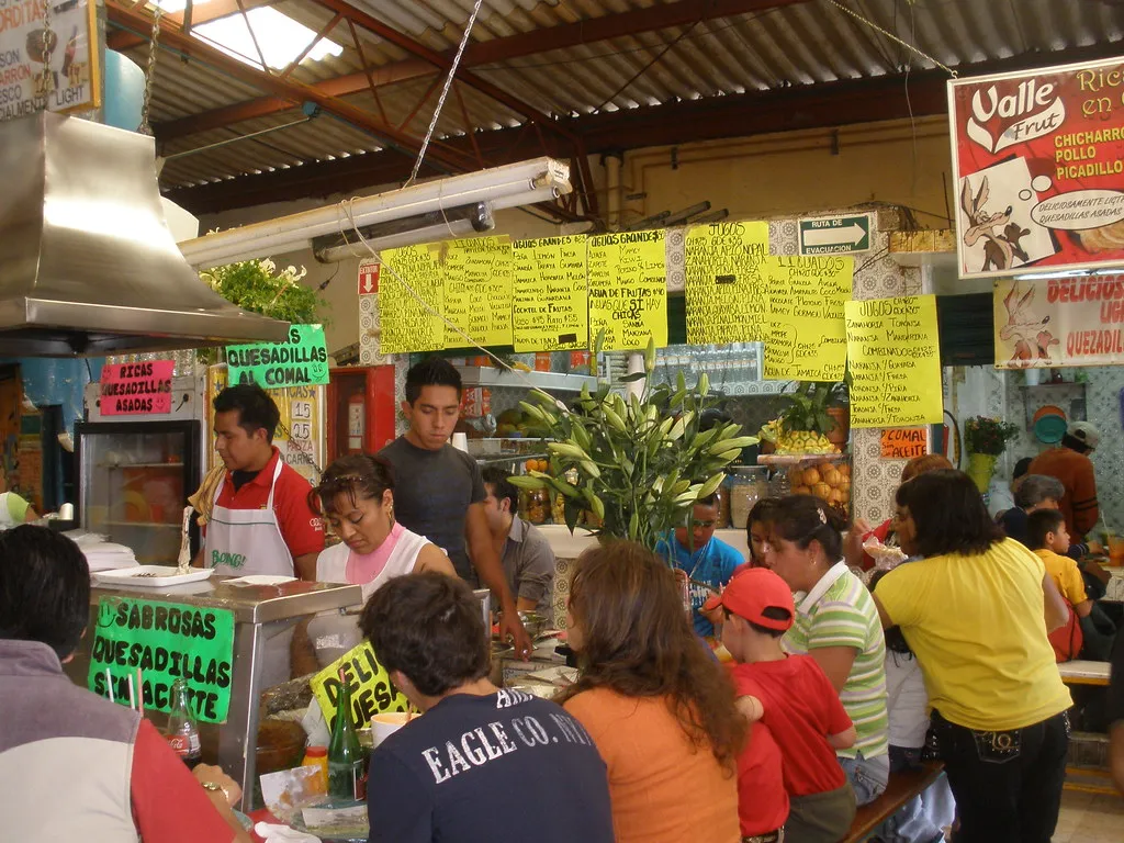 Nota sobre Cúrate la cruda en el Mercado de antojitos de Coyoacán