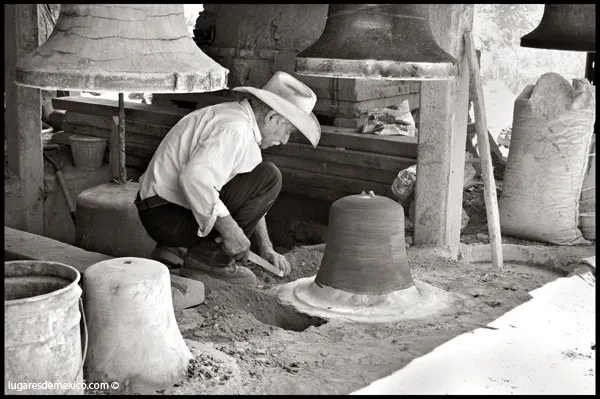 Nota sobre Fabricación de campanas en Tlahuelompa, tradición de más de un siglo