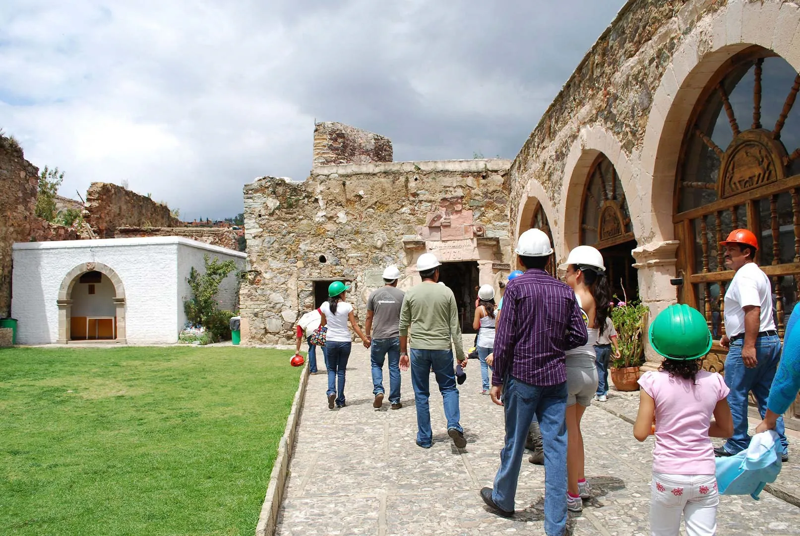 Nota sobre Tesoros arqueológicos en Mitla, Oaxaca