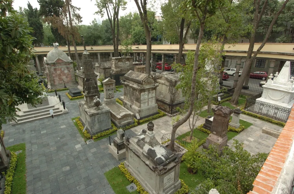 Nota sobre Día de Muertos en el Museo-Panteón de San Fernando en la CDMX