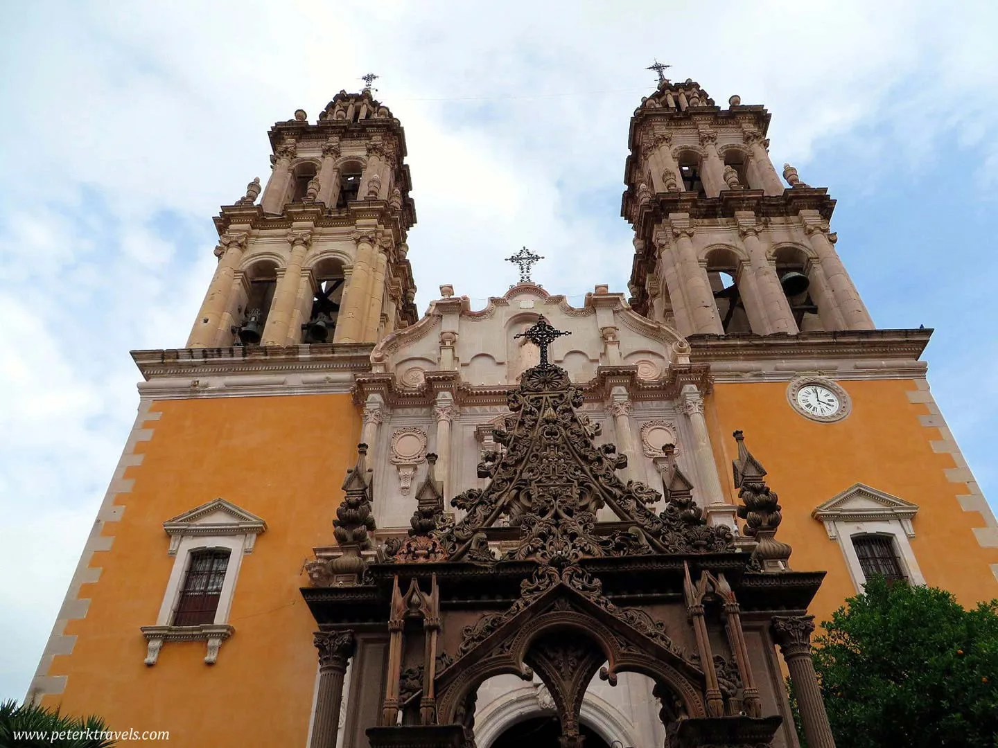 Nota sobre Santuario de la Soledad, arquitectura excepcional en Jerez, Zacatecas
