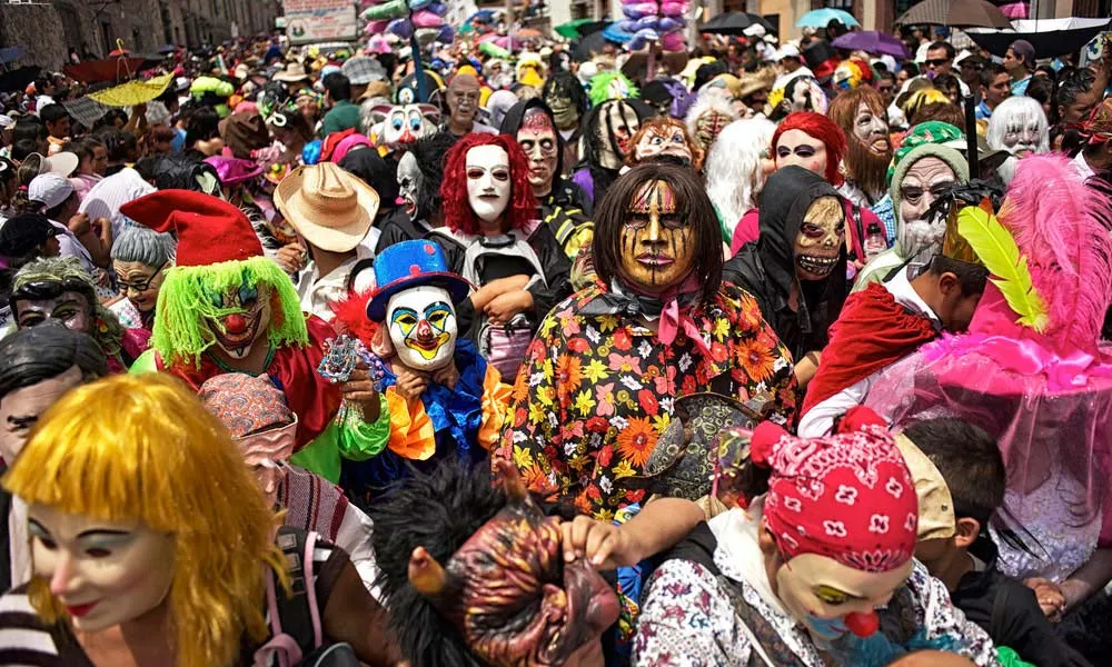 Nota sobre Desfile de los locos 2017 en San Miguel de Allende, Gto.