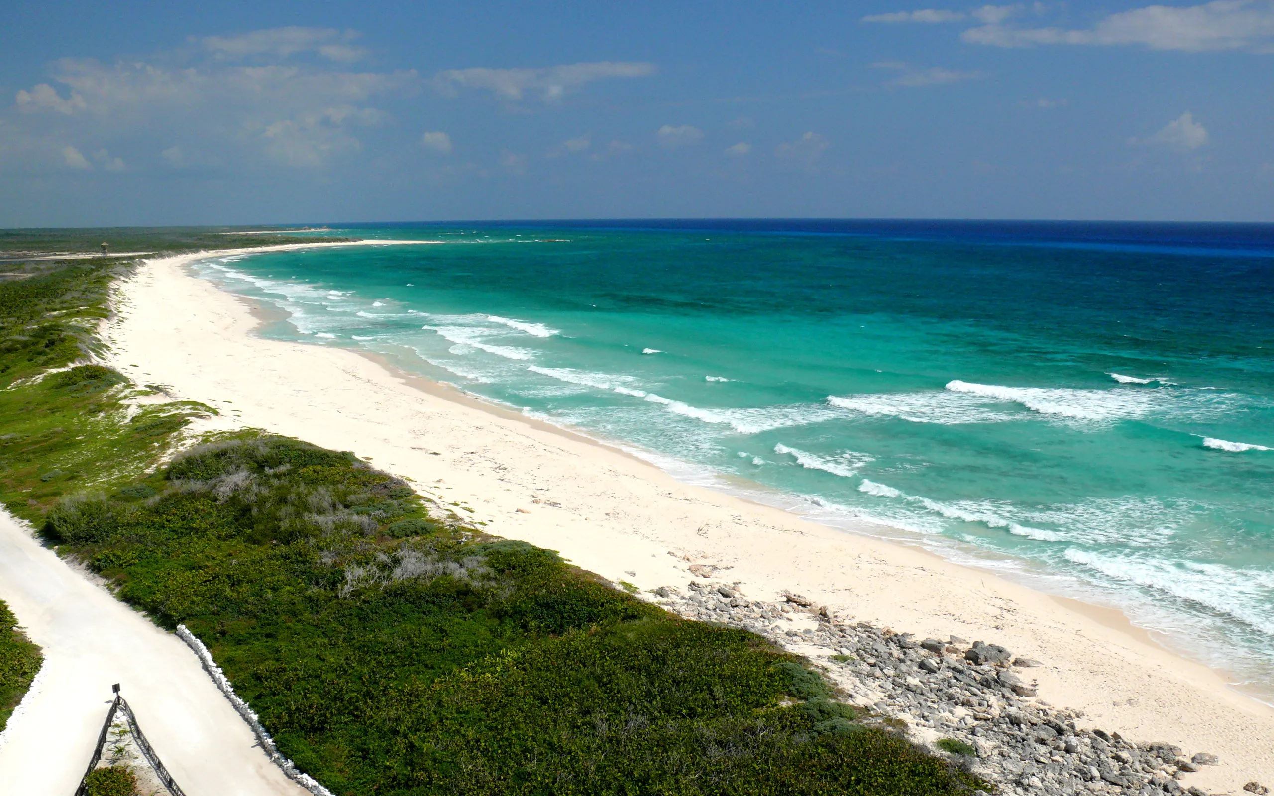 Nota sobre  Cancún en peligro de agotamiento como producto vacacional, alerta estudio