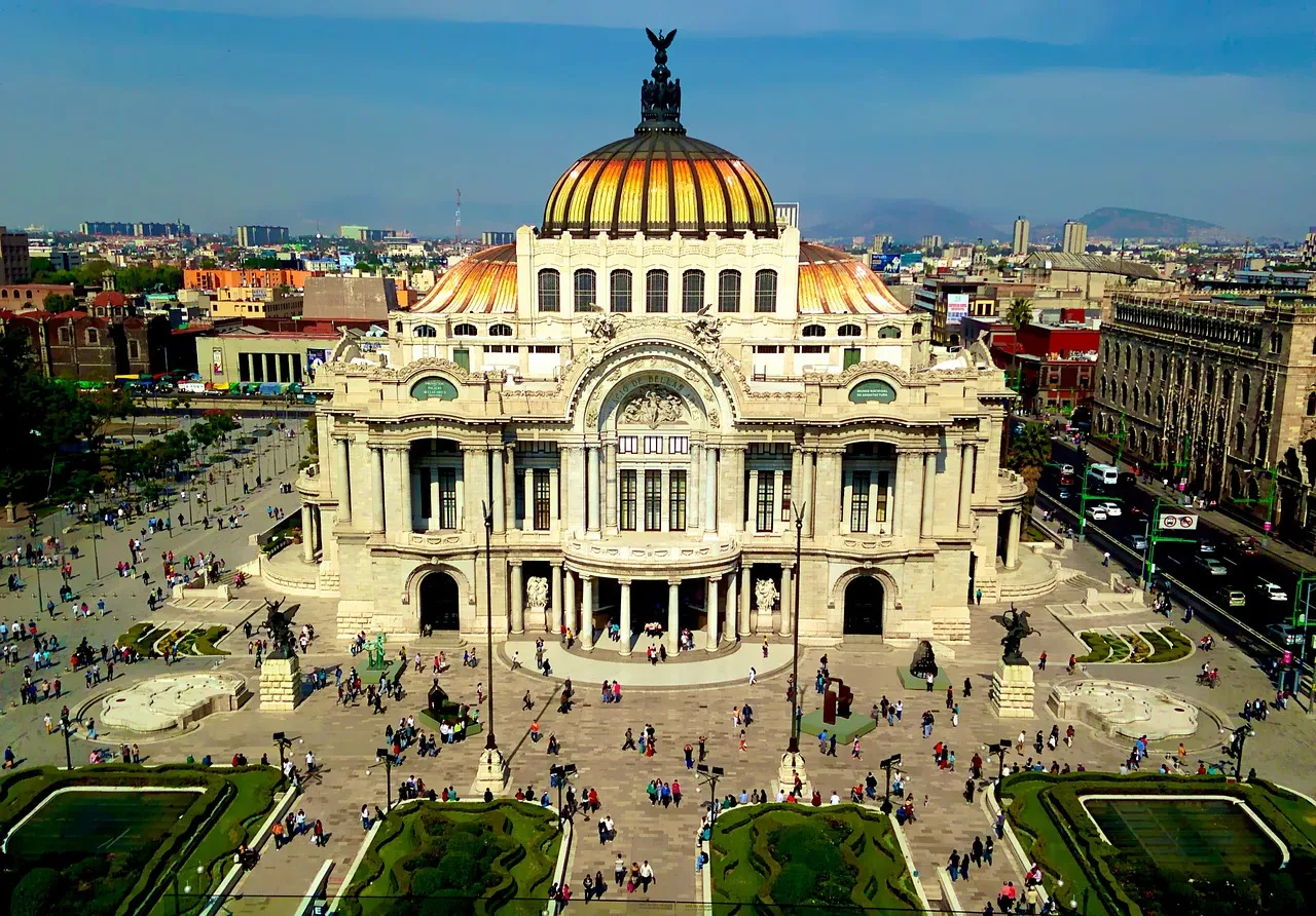 Nota sobre Turismo internacional rebasa su nivel pre pandemia, ¿ayuda a la reactivación económica en México?