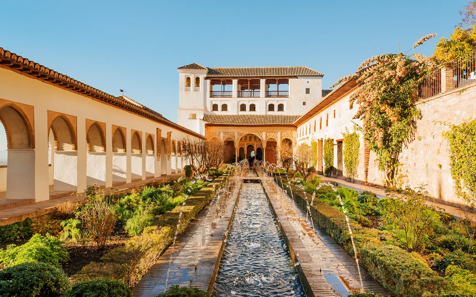 Nota sobre Top 7 pinnacle facts on Alhambra and Nasrid