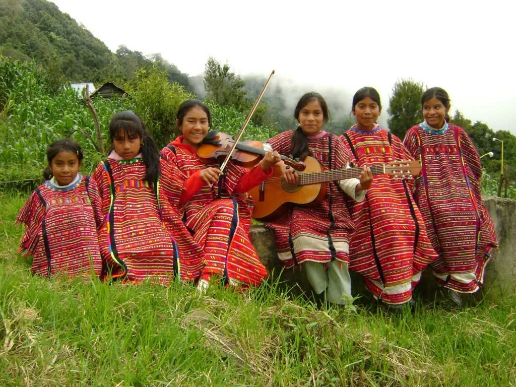 La vestimenta de los pueblos totonacos La vestimenta de los pueblos totonacos