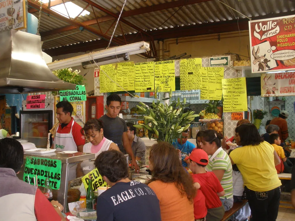 Cúrate la cruda en el Mercado de antojitos de Coyoacán