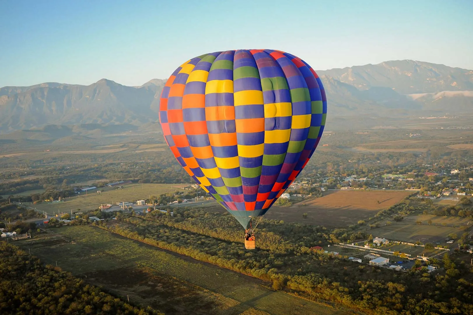 Viaja por las alturas en un globo aeroestático en Querétaro Viaja por las alturas en un globo aeroestático en Querétaro
