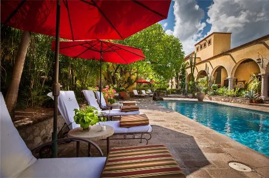 No te quedes sin visitar el Hotel Hacienda de los Santos en Álamos