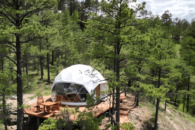 Dormir bajo el firmamento rarámuri: El auge del glamping en la Sierra Tarahumara