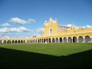 Izamal, la Ciudad Amarilla donde conviven pirámides mayas y arquitectura colonial Izamal, la Ciudad Amarilla donde conviven pirámides mayas y arquitectura colonial