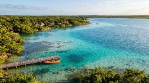 Bacalar: El Refugio de la Laguna de los Siete Colores en el Sur de Quintana Roo Bacalar: El Refugio de la Laguna de los Siete Colores en el Sur de Quintana Roo